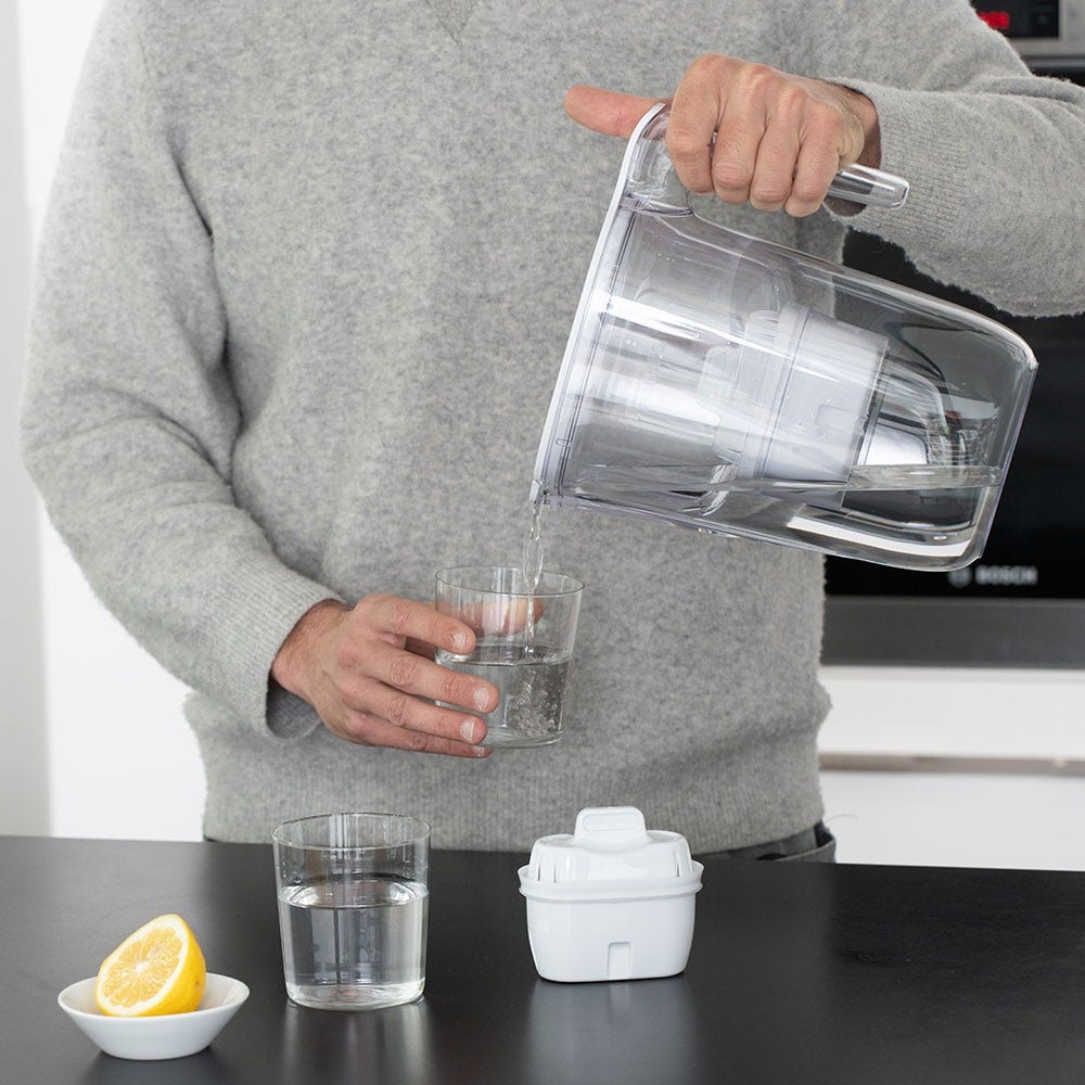 Philips Wasserfilter Kanne 2.6L + 12 Micro X-Clean Wasserfilter (filtert PFAS) AWP2933WHT12
